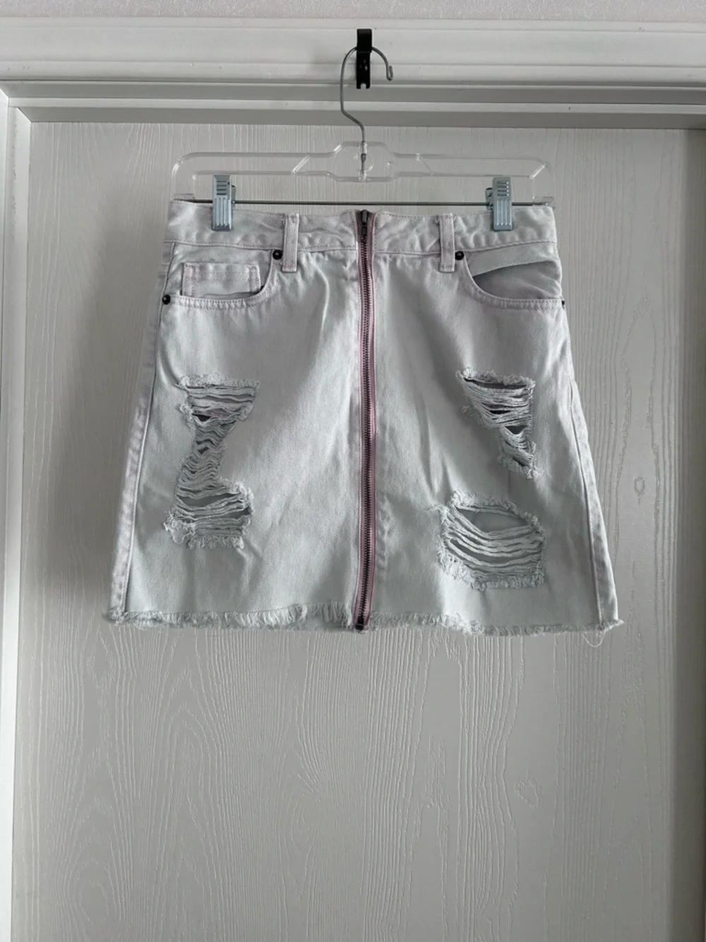 Forever 21 | Light White Denim Mini Skirt with Pink Center Zip | Size Medium